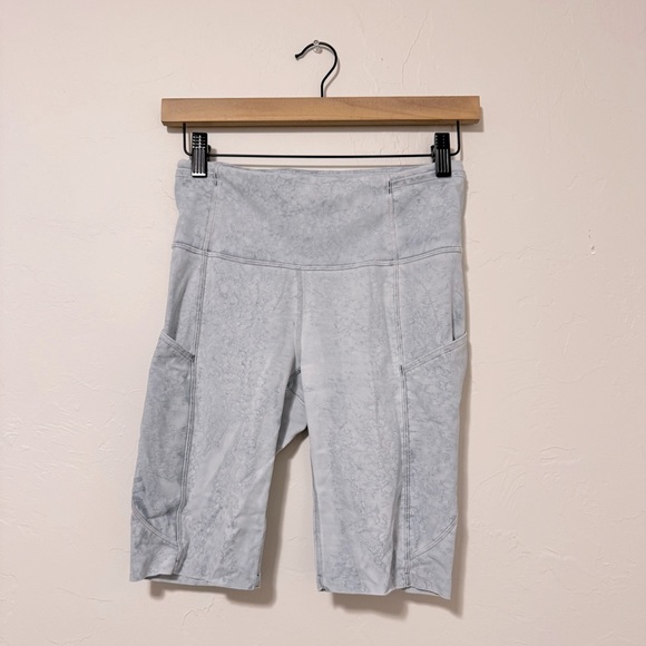 Lululemon Biker shorts Fast and Free Blue with pockets size 6 10" inseam running - Picture 2 of 6